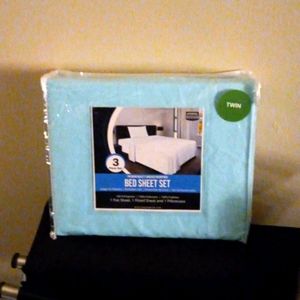 Twin sheet set.